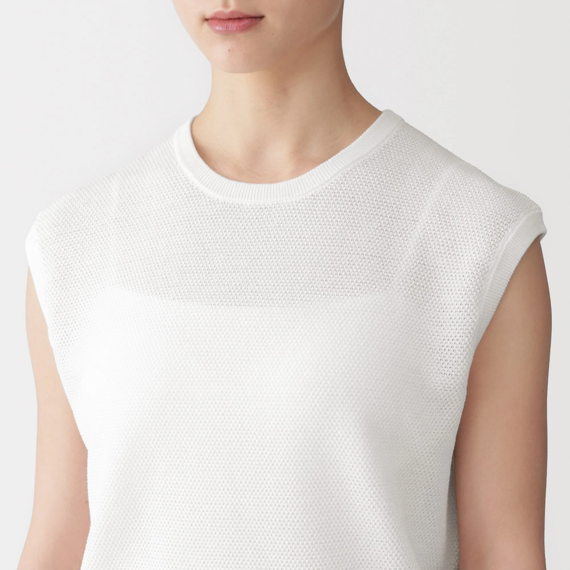 High-Twist Cotton Sleeveless Sweater - Image 14